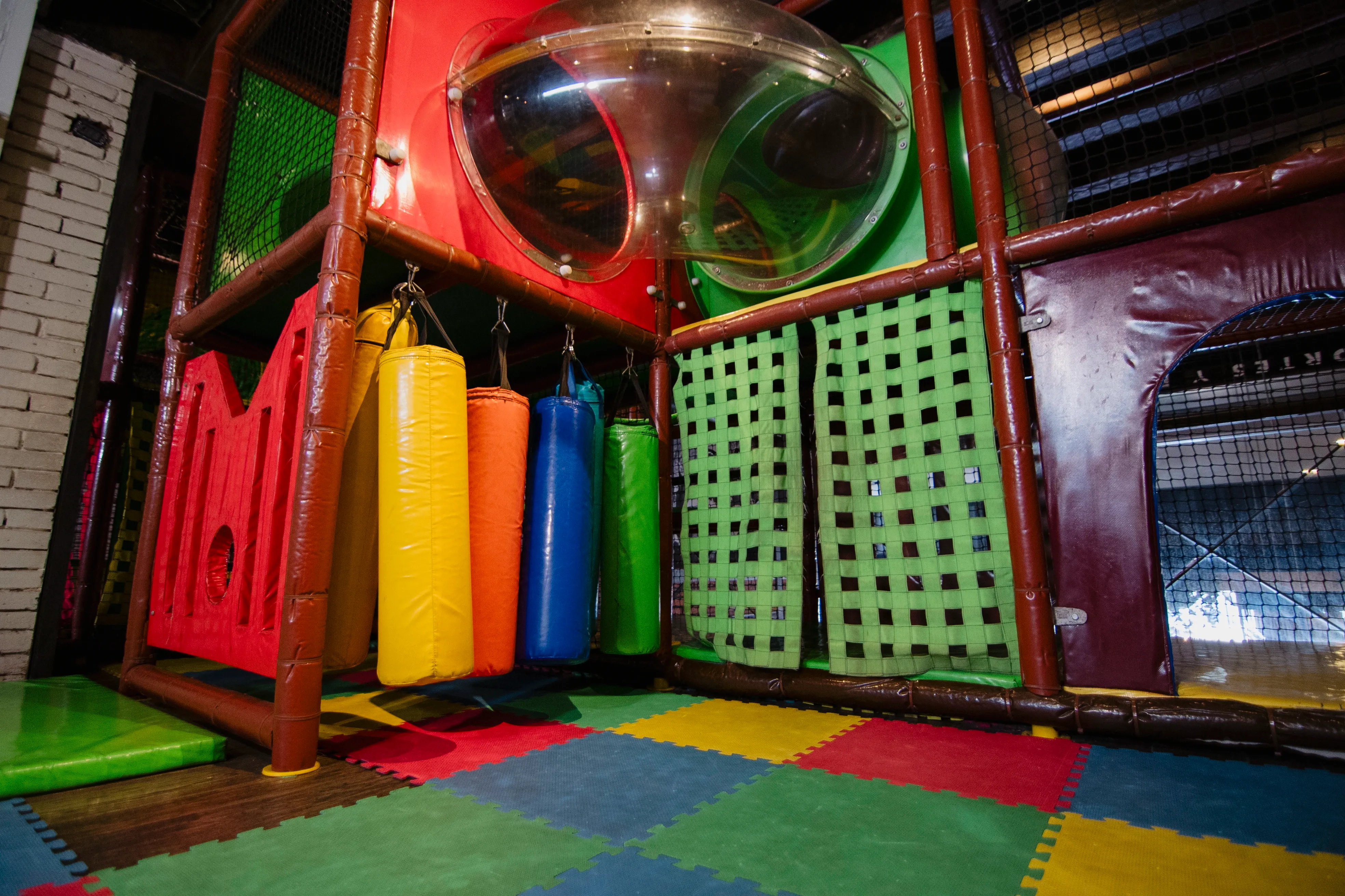 Área de juegos infantiles dentro del restaurante San Telmo en Guadalajara